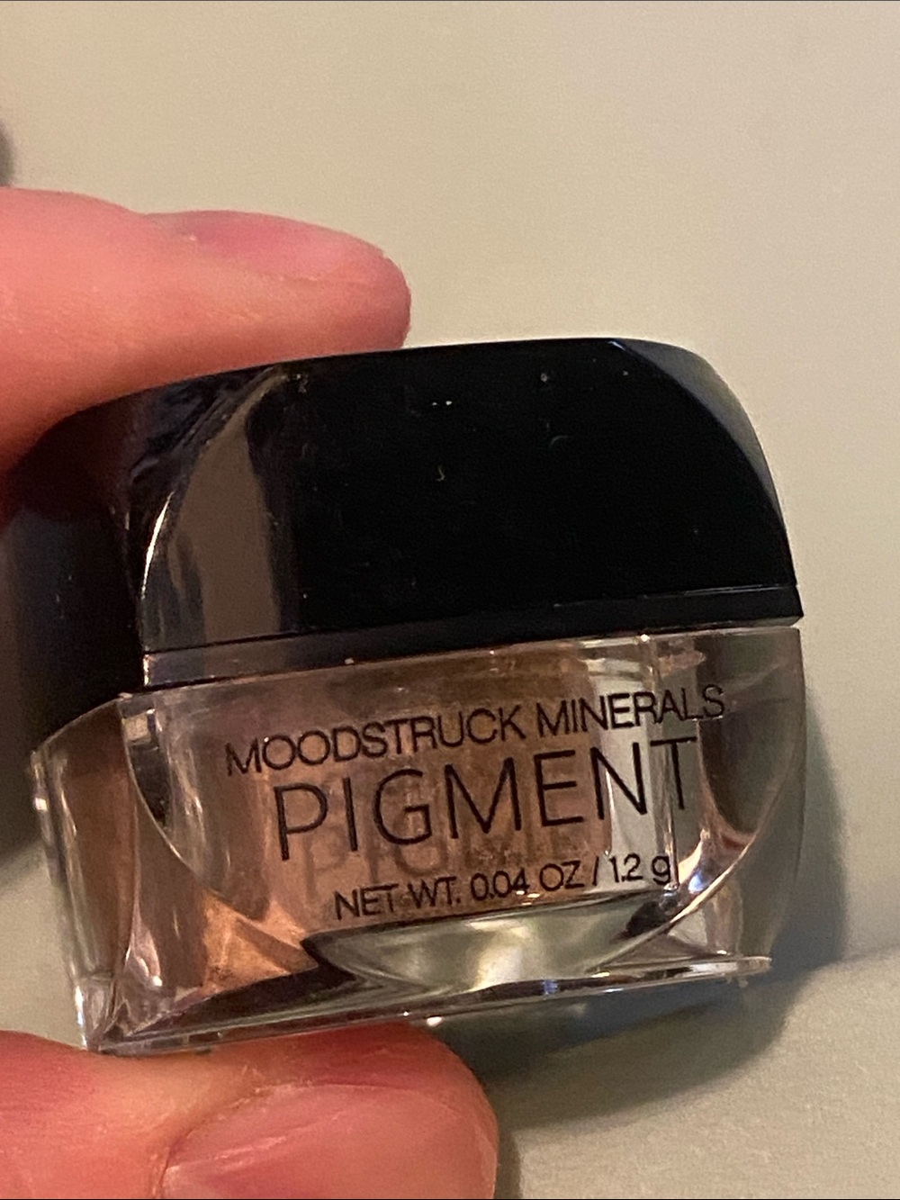 Younique Shimmering Pigment - Champagne Taupe, Irresistible
